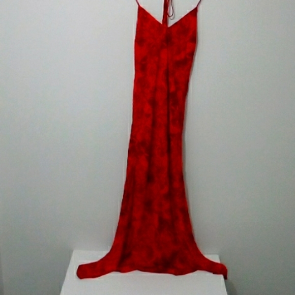 Lulus Dresses & Skirts - Lulus red floral halter dress